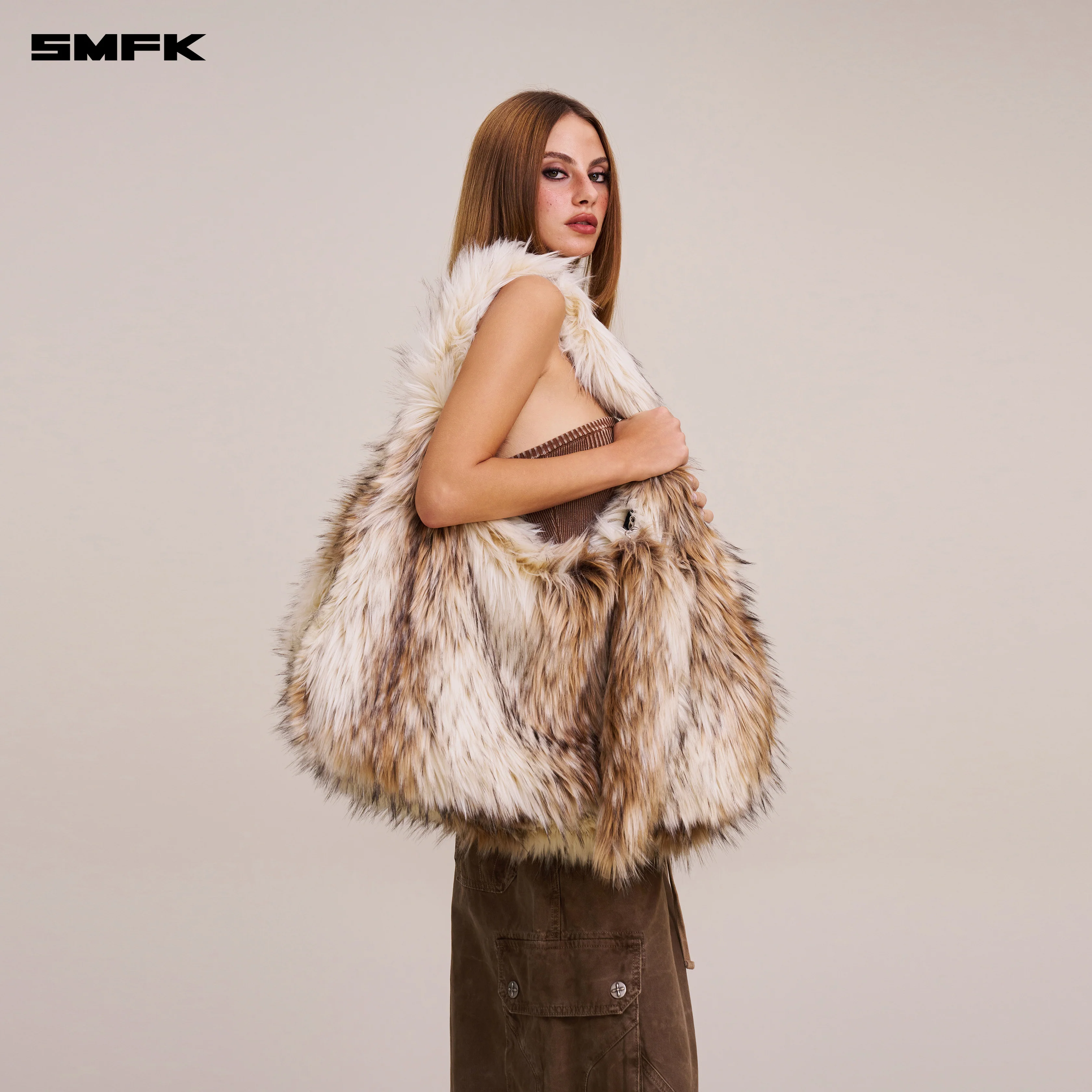 COMPASS COBBLE FURRY BAG/LARGE ARCTIC WOLF WHITE - Image 6