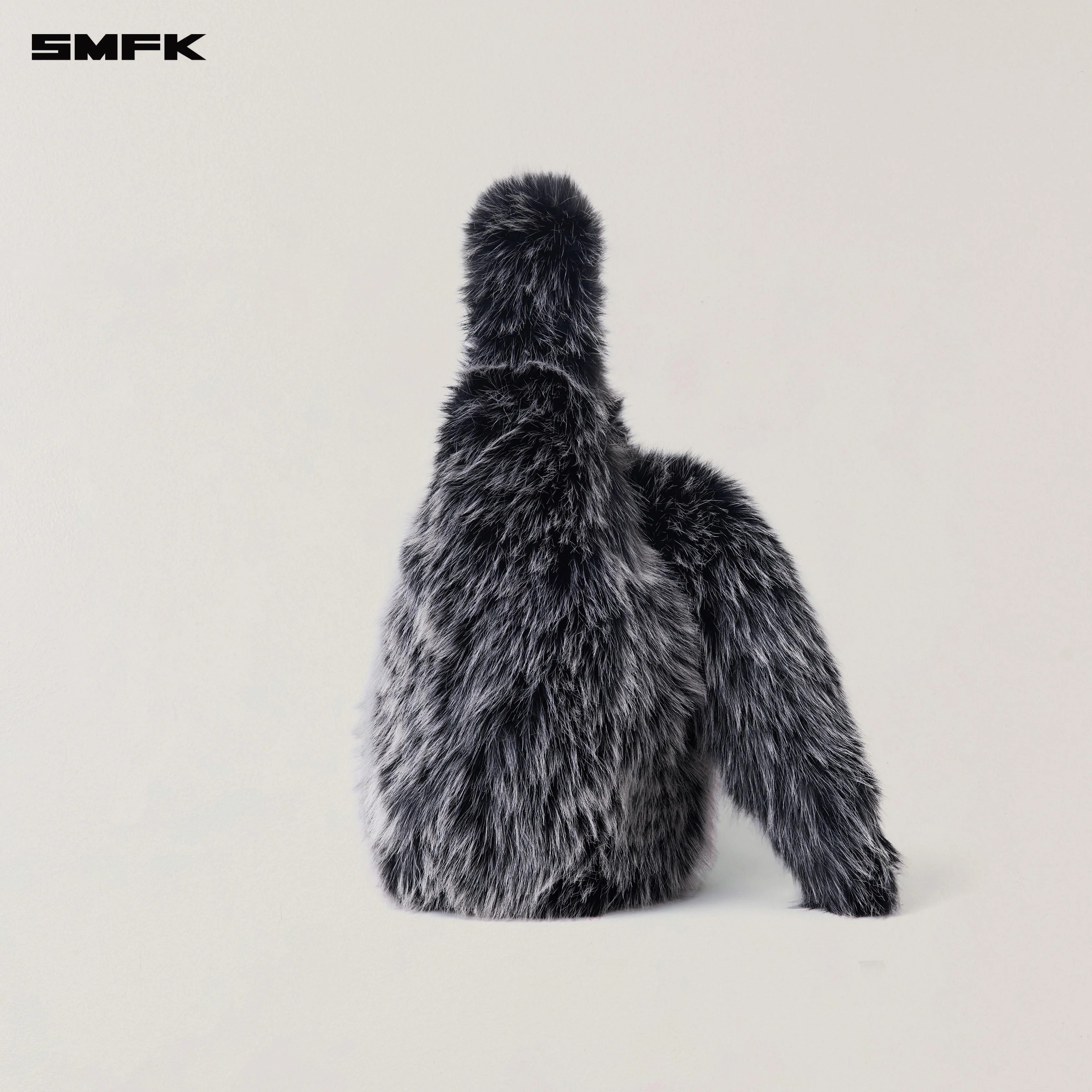 COMPASS COBBLE FURRY BAG/LARGE SILVER FOX - Image 2