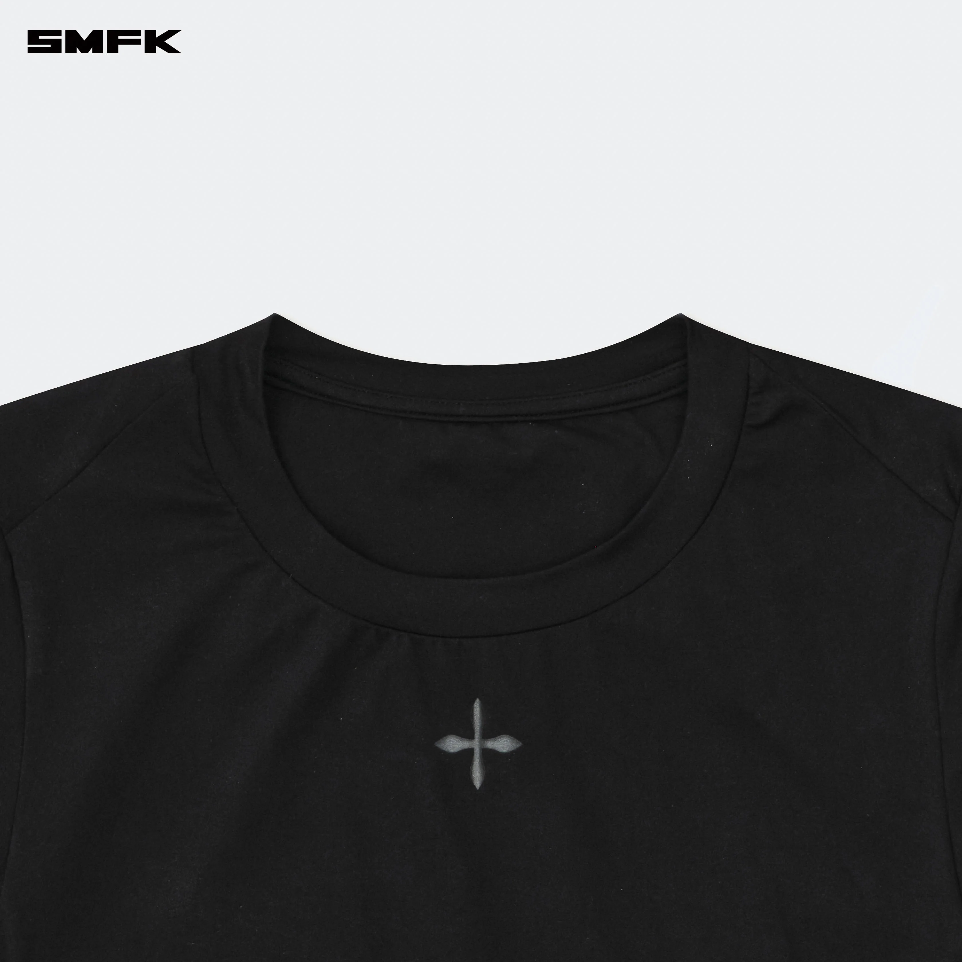 Compass Hug Skin-Tight Fitting Tee Black - Image 7
