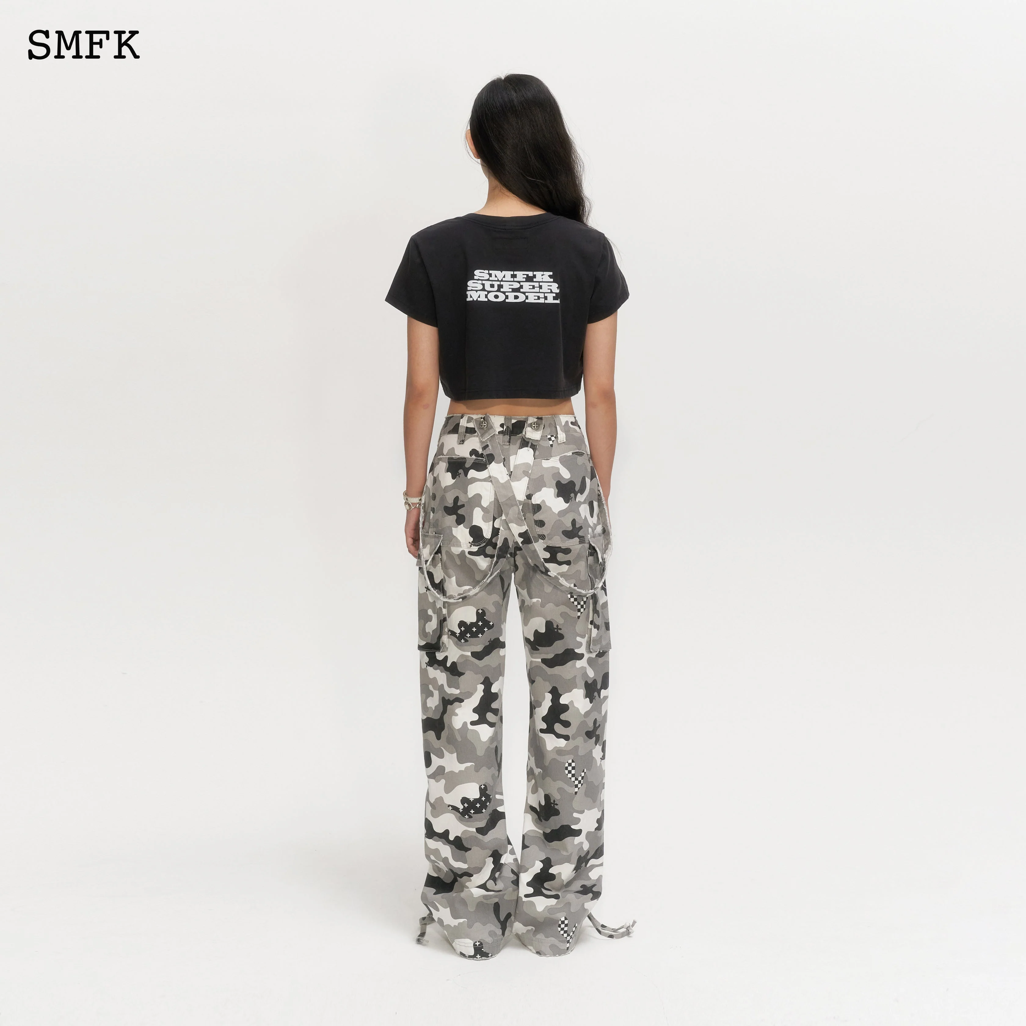 Model Black Short T-shirt - Image 3