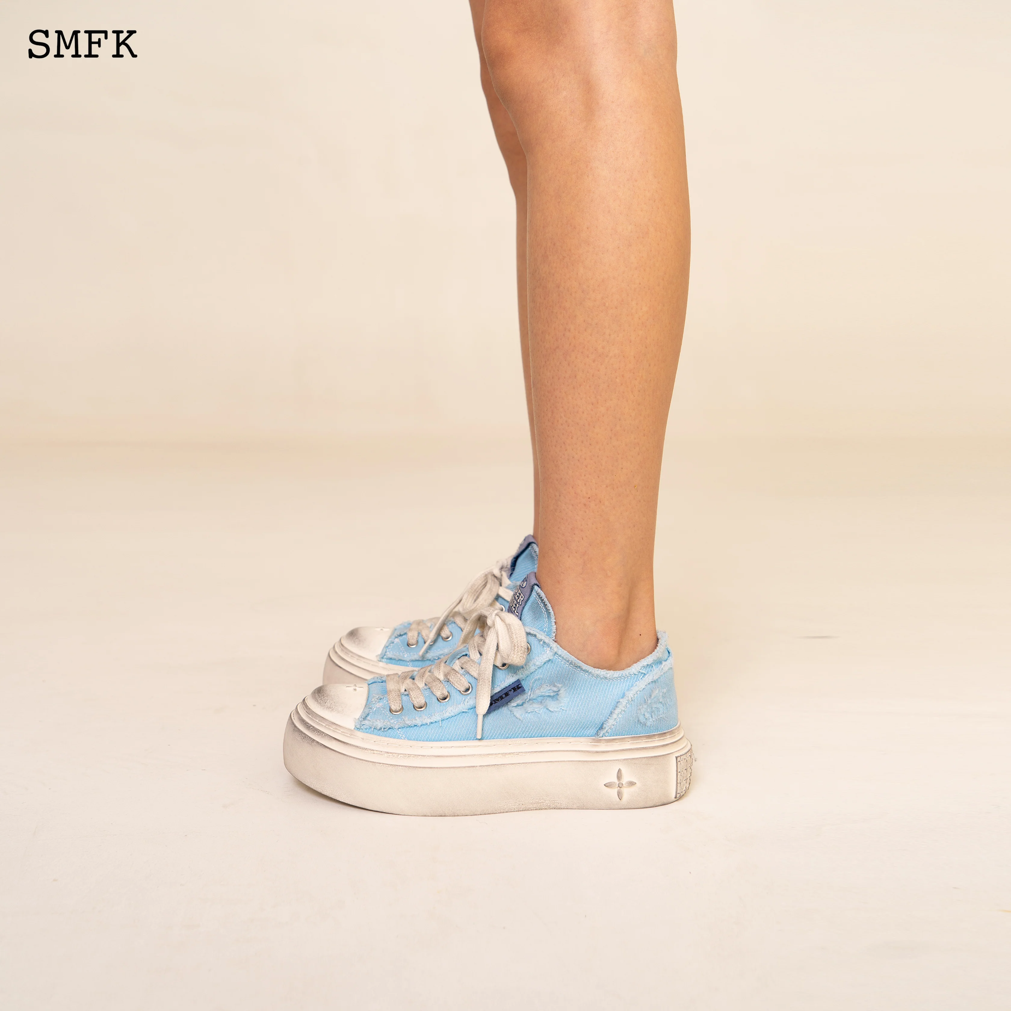 Super Model Retro Blue Skaters - Image 3