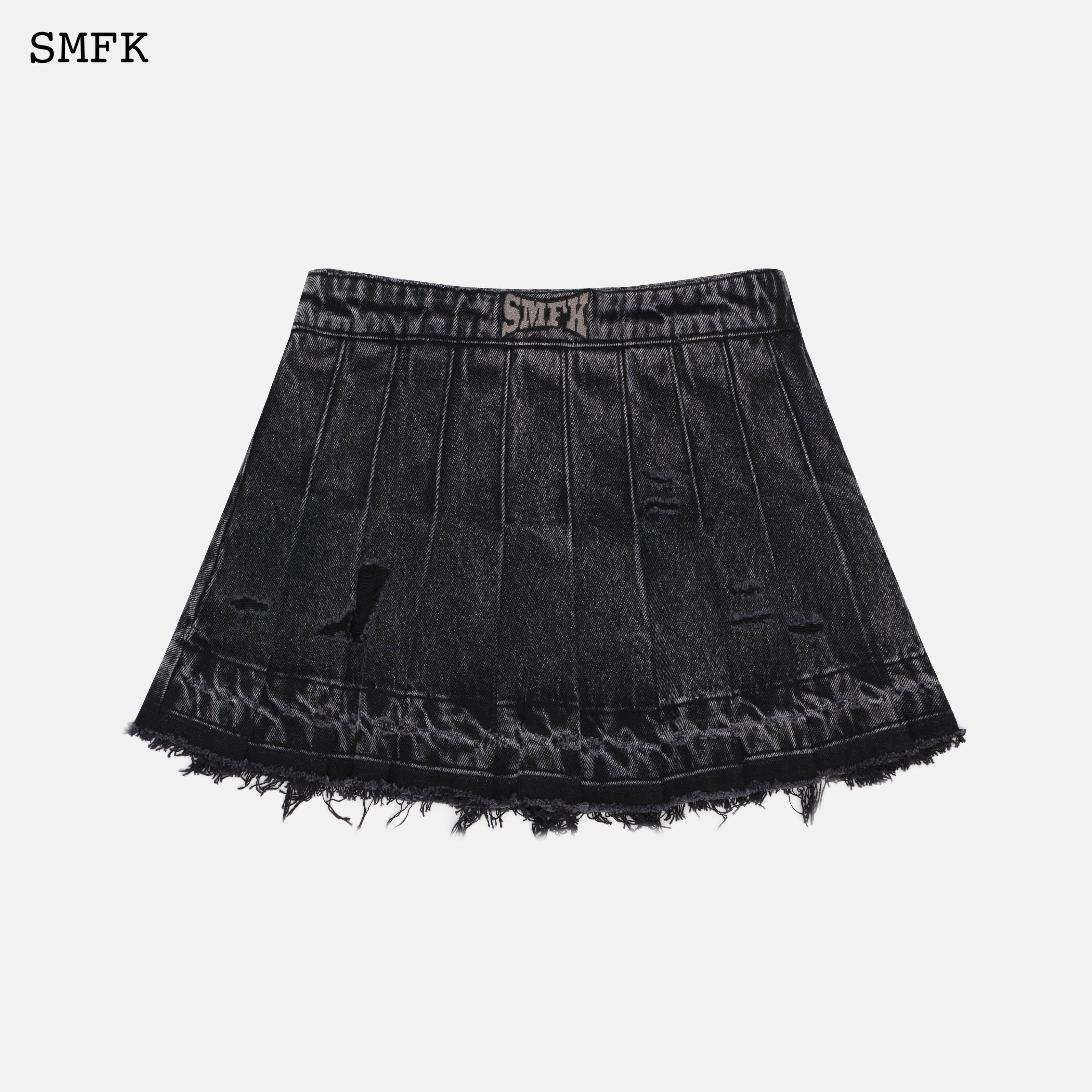 Wilderness Wandering Black Pleated Short Skirt - Image 4