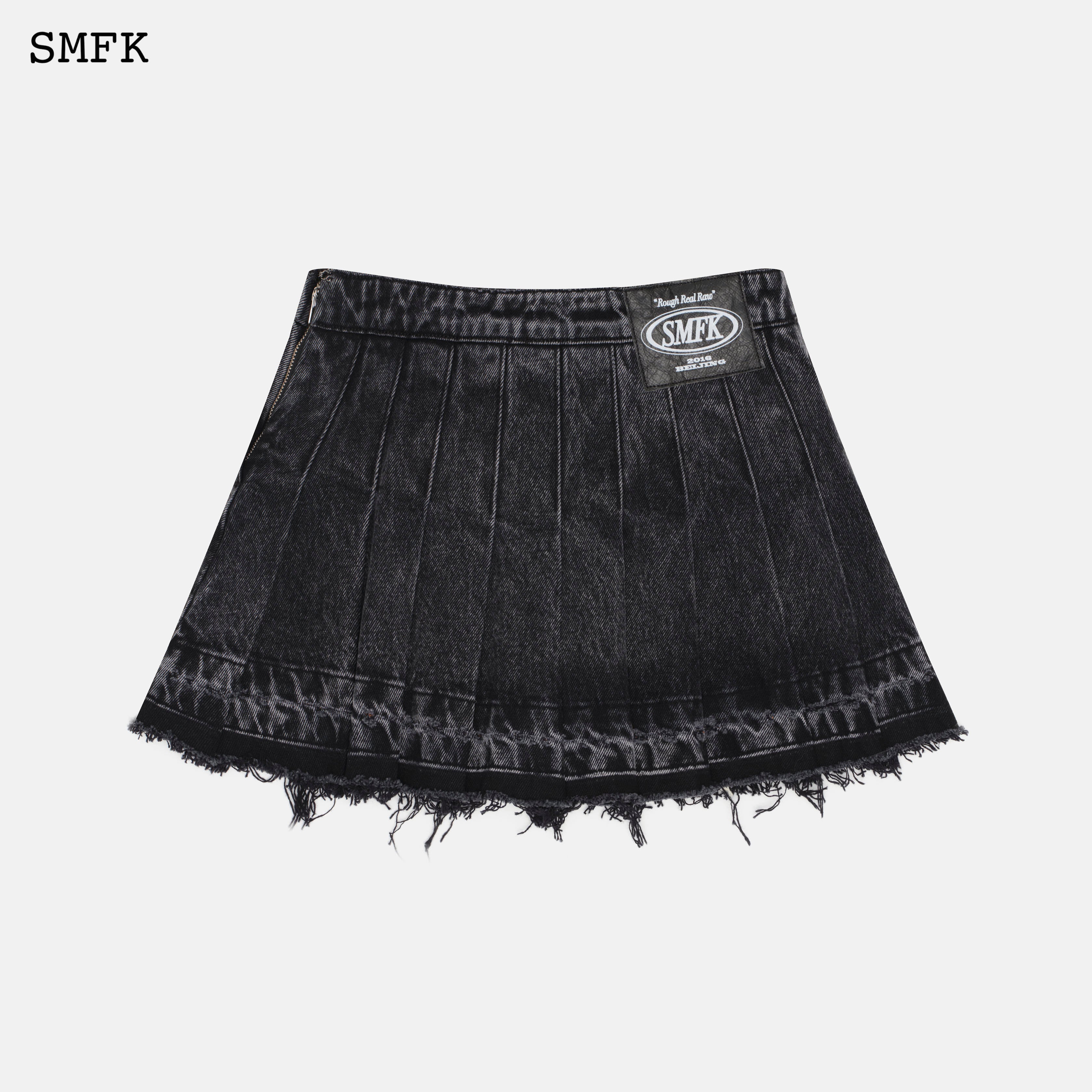 Wilderness Wandering Black Pleated Short Skirt - Image 5